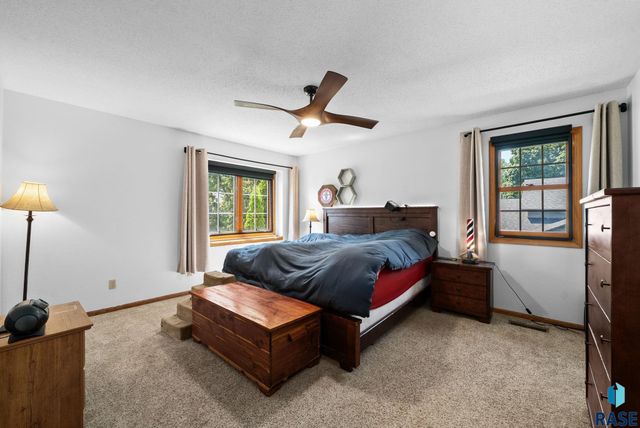 900 E 64th St Street, Sioux Falls, SD 57108