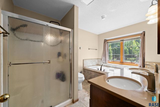 900 E 64th St Street, Sioux Falls, SD 57108