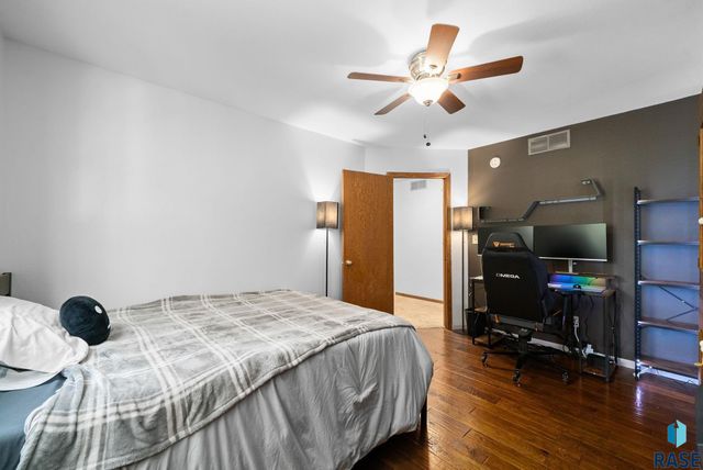 900 E 64th St Street, Sioux Falls, SD 57108