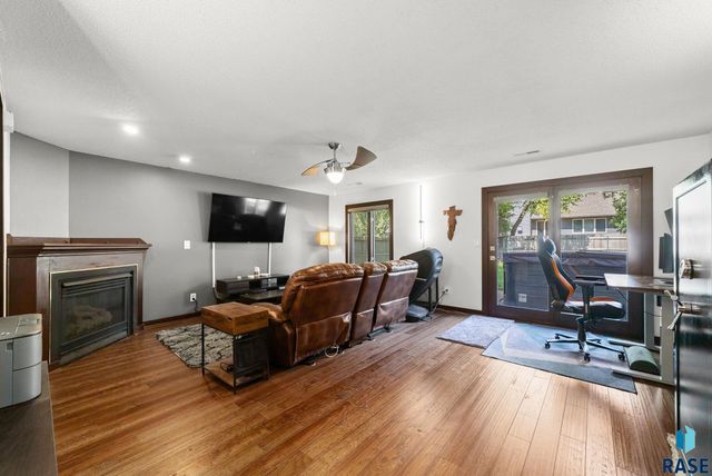 900 E 64th St Street, Sioux Falls, SD 57108
