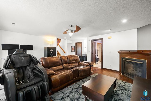 900 E 64th St Street, Sioux Falls, SD 57108