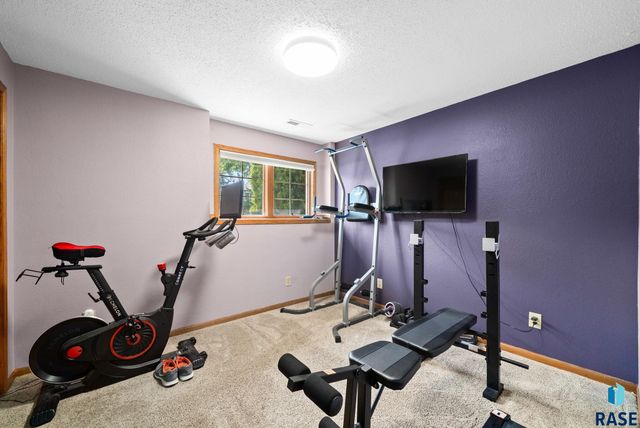 900 E 64th St Street, Sioux Falls, SD 57108