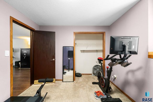 900 E 64th St Street, Sioux Falls, SD 57108