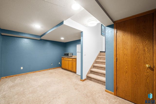 900 E 64th St Street, Sioux Falls, SD 57108