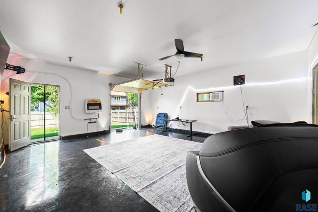 900 E 64th St Street, Sioux Falls, SD 57108