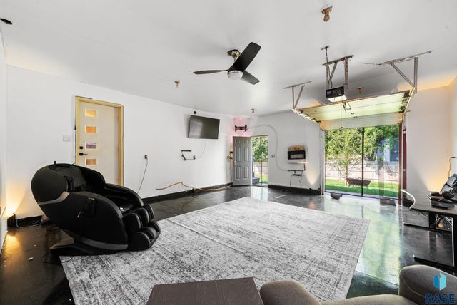 900 E 64th St Street, Sioux Falls, SD 57108