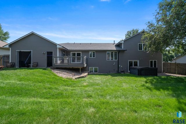 900 E 64th St Street, Sioux Falls, SD 57108