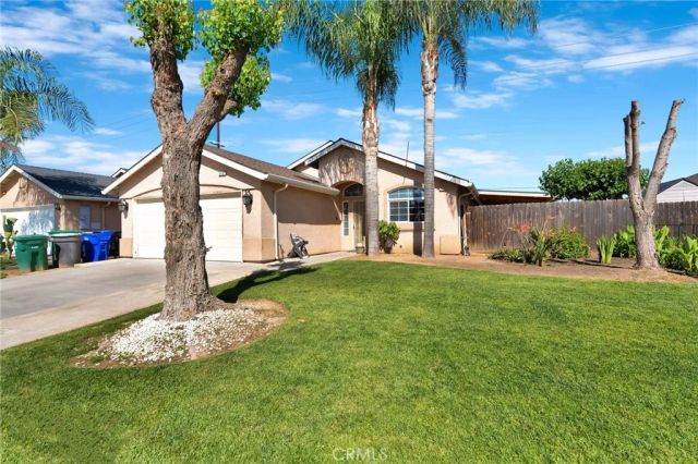 980 Redwood, Parlier, CA 93648