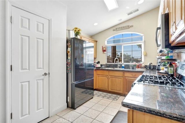 980 Redwood, Parlier, CA 93648