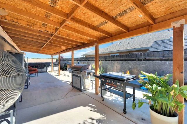 980 Redwood, Parlier, CA 93648