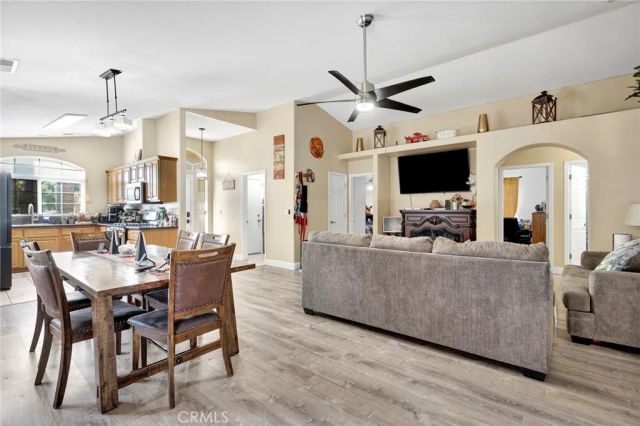 980 Redwood, Parlier, CA 93648