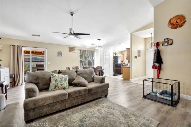 980 Redwood, Parlier, CA 93648