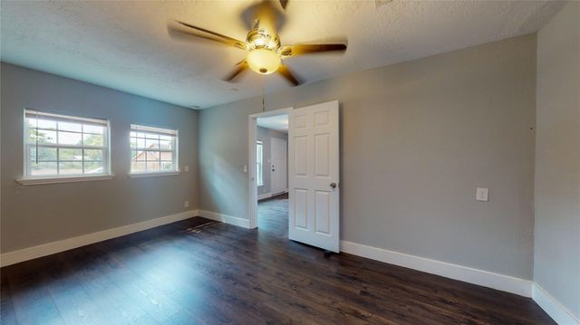 7346 Iwo Jima Road, Houston, TX 77033