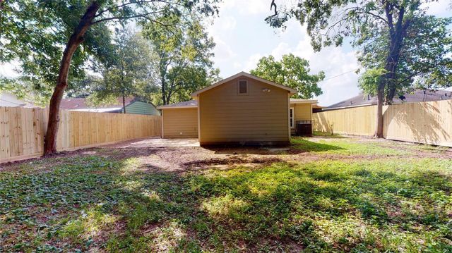 7346 Iwo Jima Road, Houston, TX 77033