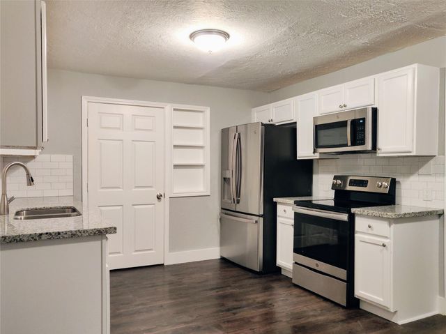 7346 Iwo Jima Road, Houston, TX 77033