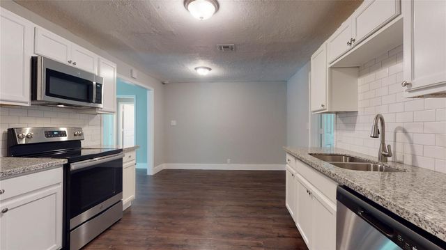 7346 Iwo Jima Road, Houston, TX 77033