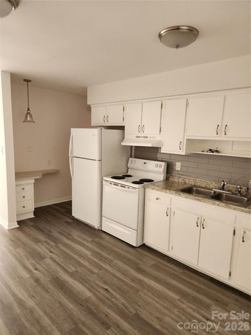 601 Camrose Drive, Charlotte, NC 28215