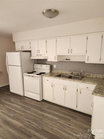 601 Camrose Drive, Charlotte, NC 28215