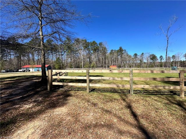 104 Bridle Path Lane, Carthage, NC 28327