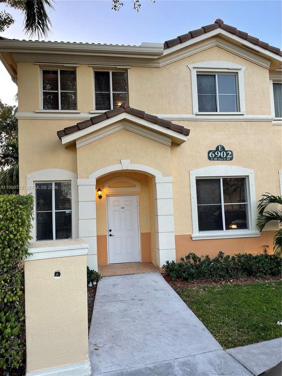 6902 NW 174th Ter E105, Hialeah, FL 33015