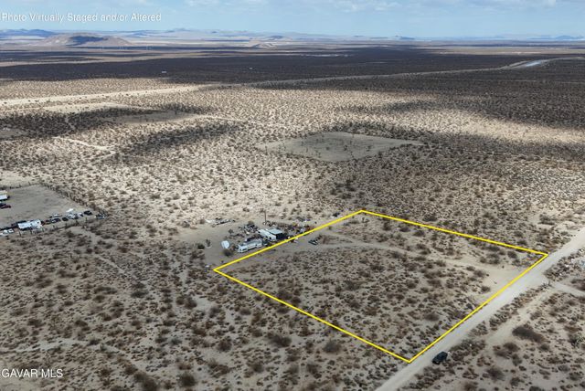 E Ave X, Llano, CA 93544