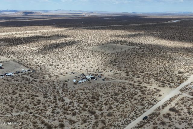 E Ave X, Llano, CA 93544