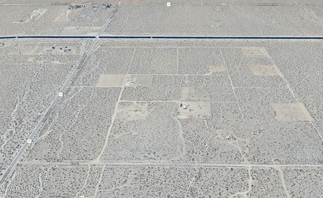 E Ave X, Llano, CA 93544
