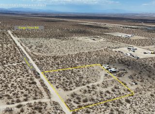 E Ave X, Llano, CA 93544