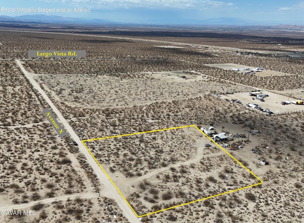 E Ave X, Llano, CA 93544