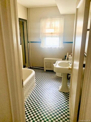330 E Devonia Avenue, Mount Vernon, NY 10552
