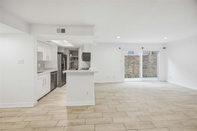 1909 Brun Street 9, Houston, TX 77019