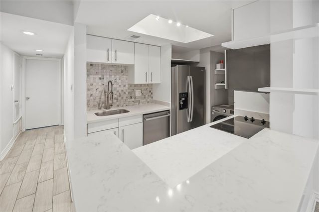 1909 Brun Street 9, Houston, TX 77019
