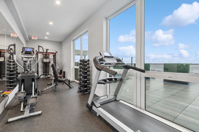 2400 W WABANSIA Avenue 206, Chicago, IL 60647
