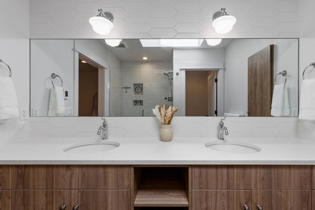 1027 NW Albany Avenue 1&2, Bend, OR 97703