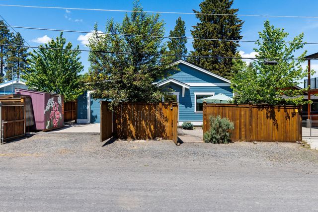 1027 NW Albany Avenue 1&2, Bend, OR 97703