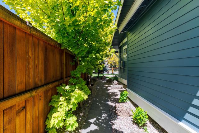 1027 NW Albany Avenue 1&2, Bend, OR 97703