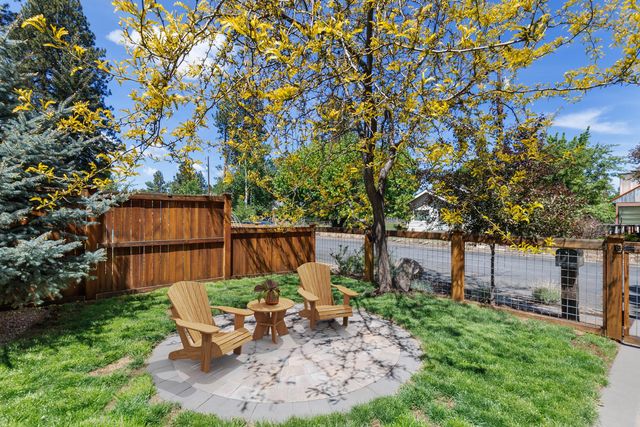 1027 NW Albany Avenue 1&2, Bend, OR 97703