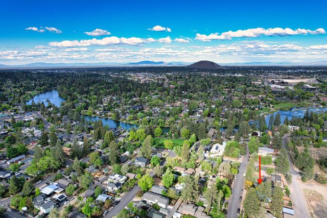 1027 NW Albany Avenue 1&2, Bend, OR 97703