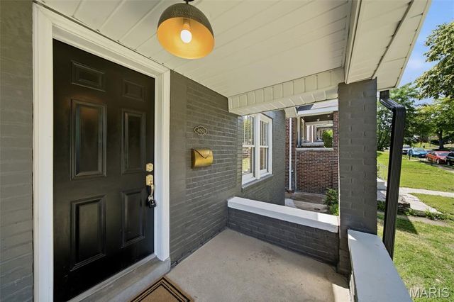 4050 McDonald Avenue, St Louis, MO 63116