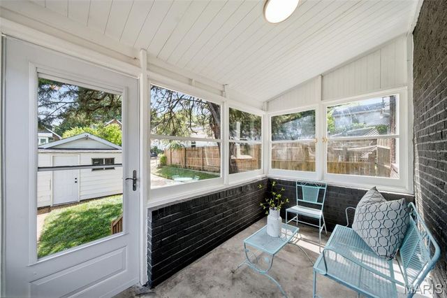 4050 McDonald Avenue, St Louis, MO 63116