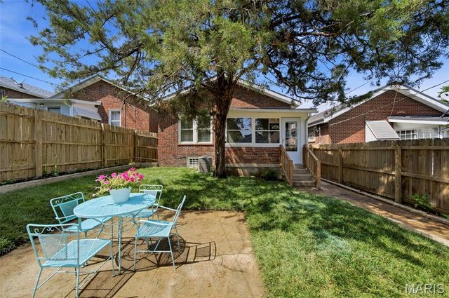 4050 McDonald Avenue, St Louis, MO 63116