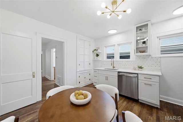 4050 McDonald Avenue, St Louis, MO 63116