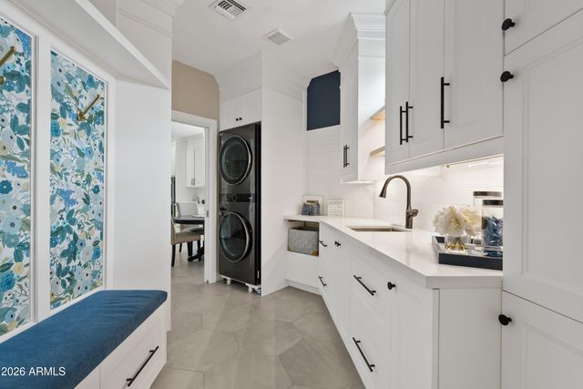 2697 E JAMES Street, Gilbert, AZ 85296