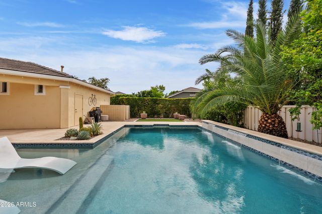 2697 E JAMES Street, Gilbert, AZ 85296