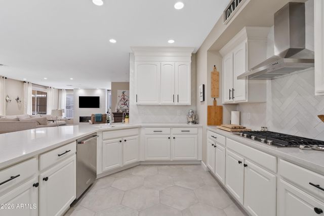 2697 E JAMES Street, Gilbert, AZ 85296