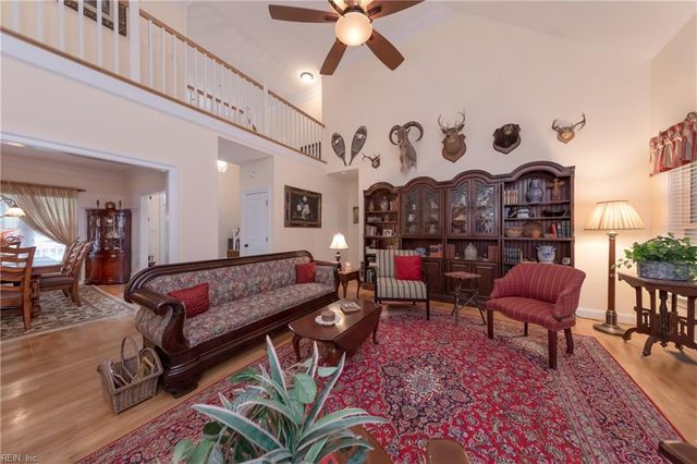 48 Turtle Point LN, Hartfield, VA 23071