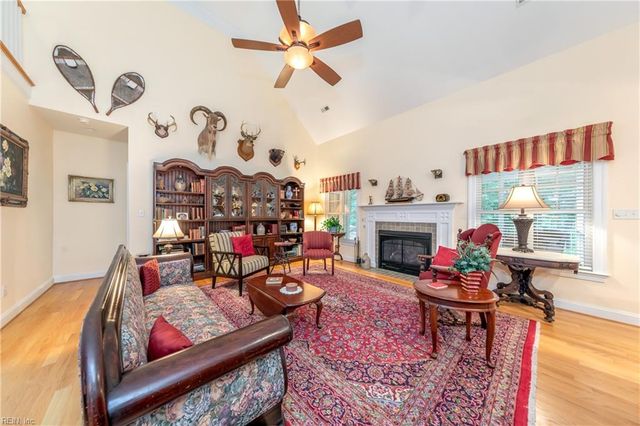 48 Turtle Point LN, Hartfield, VA 23071