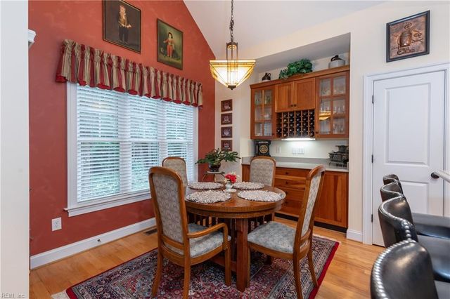 48 Turtle Point LN, Hartfield, VA 23071