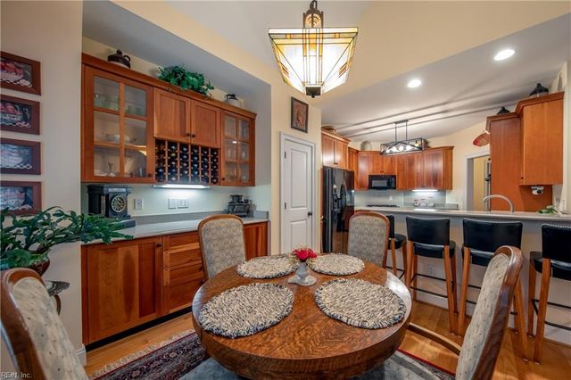 48 Turtle Point LN, Hartfield, VA 23071