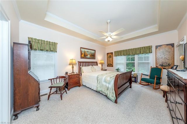 48 Turtle Point LN, Hartfield, VA 23071